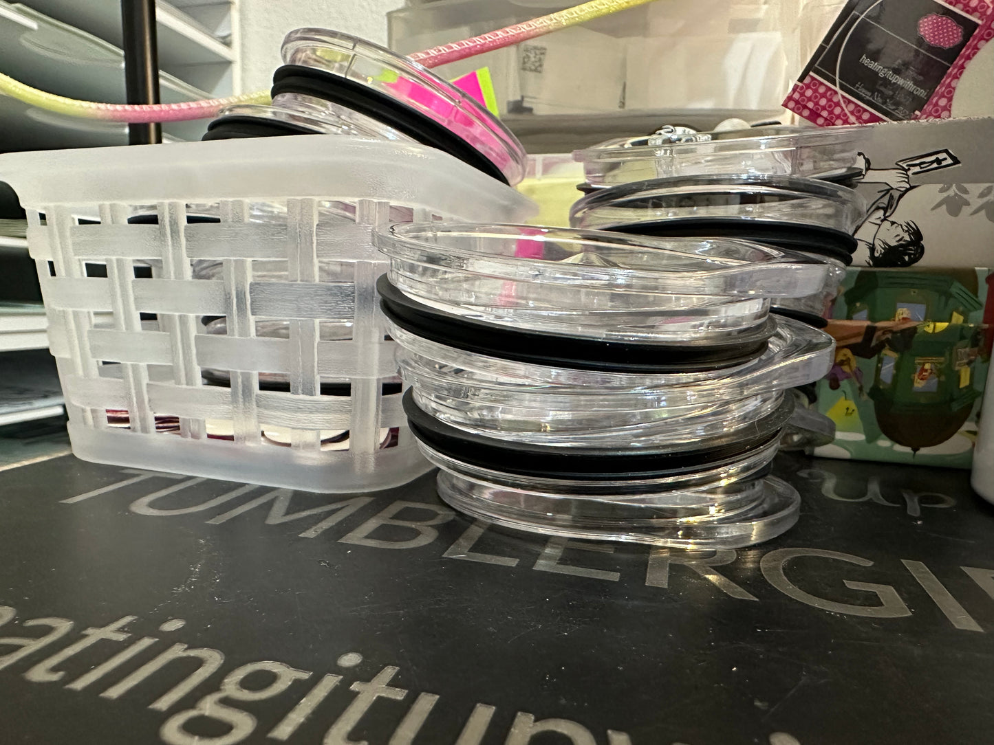 COLORFUL LIDS